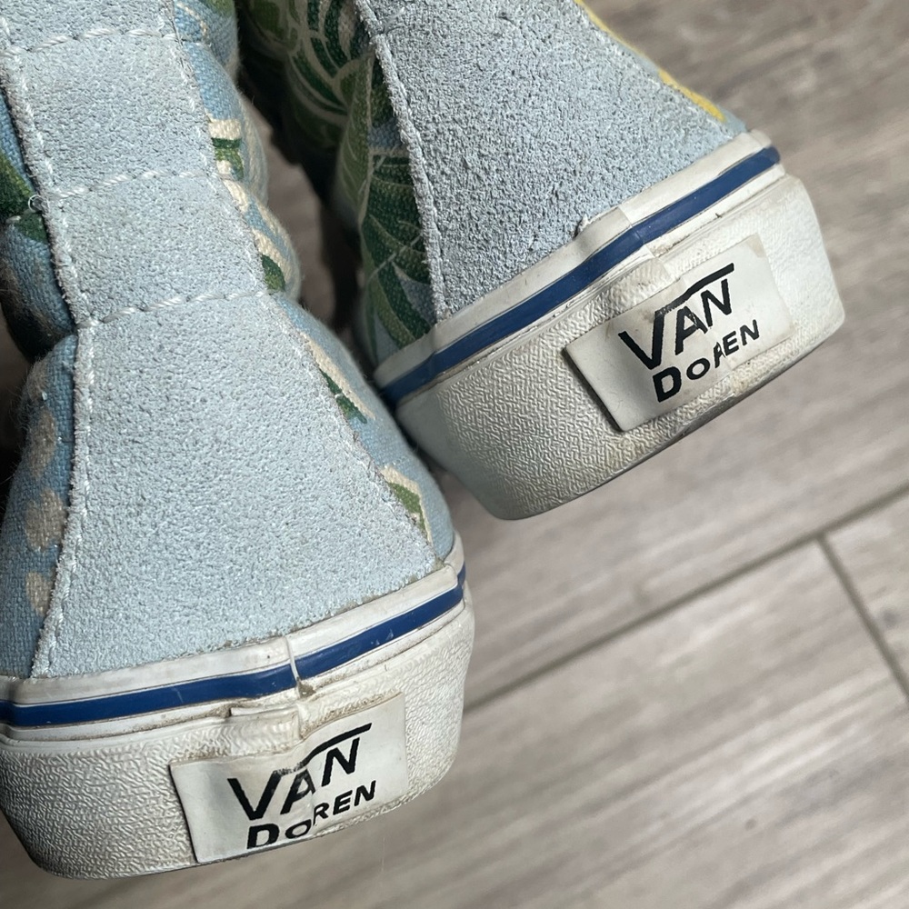 Vintage Limited Edition Tropical Floral High-Top Sneakers - Picture 4 of 6